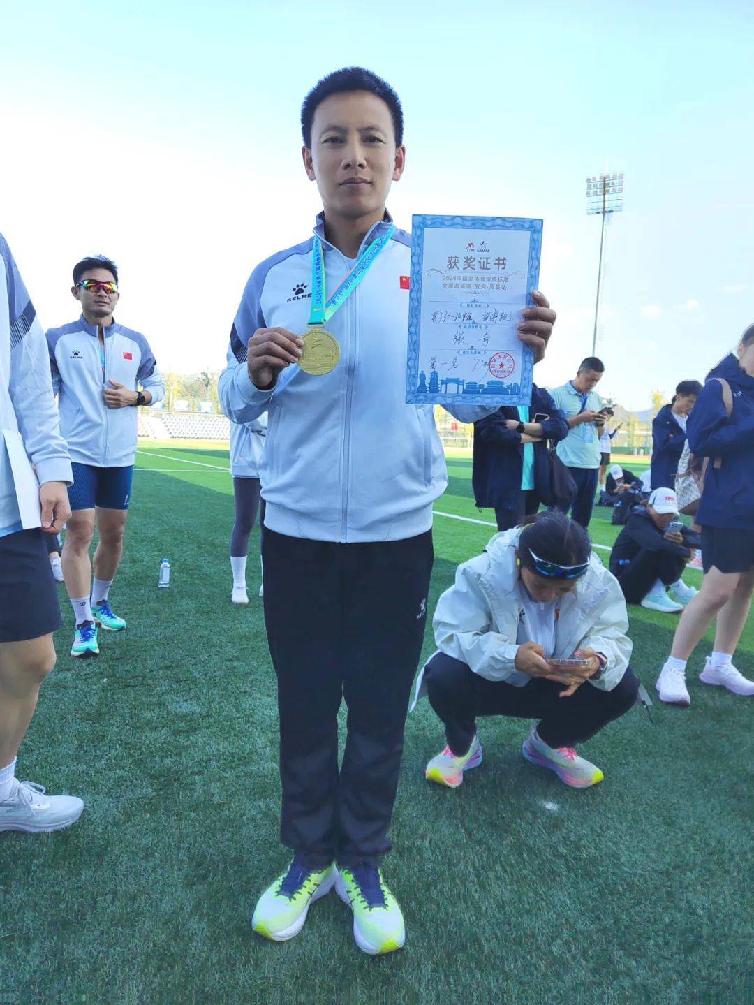 国家荣誉！运动员激情冲刺，尽展风采的简单介绍